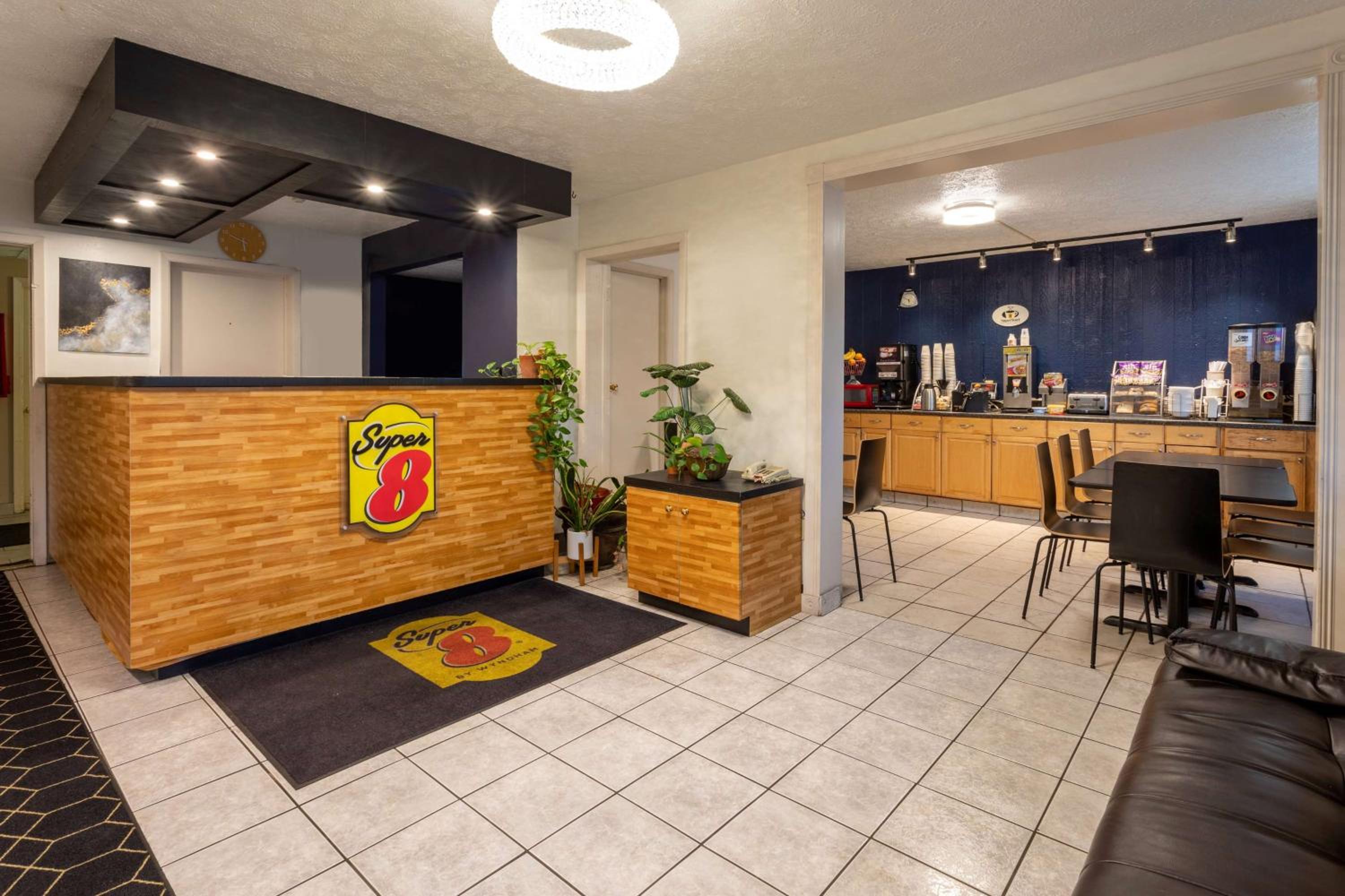 Super 8 by Wyndham Wooster