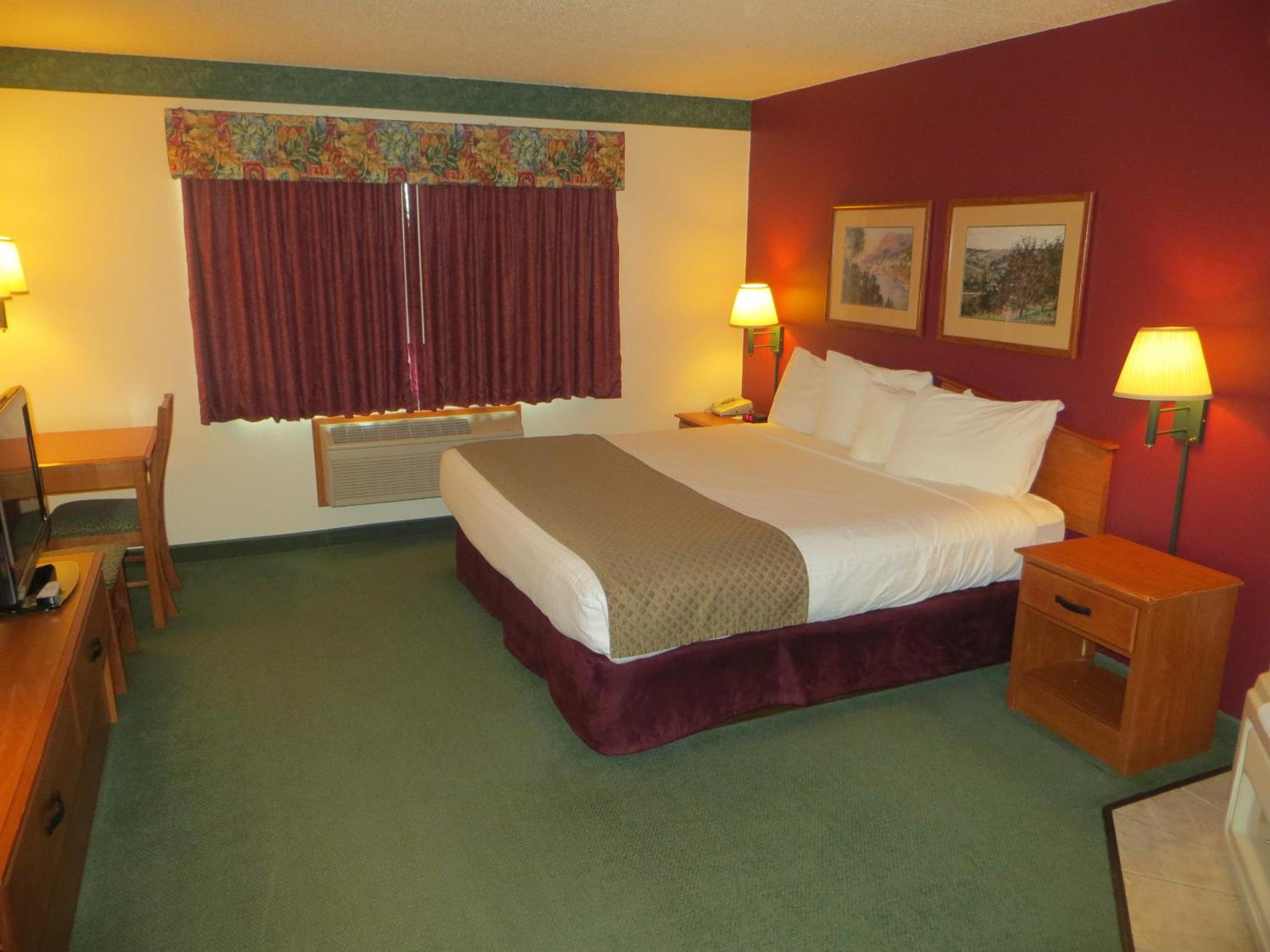 AmericInn by Wyndham Manitowoc