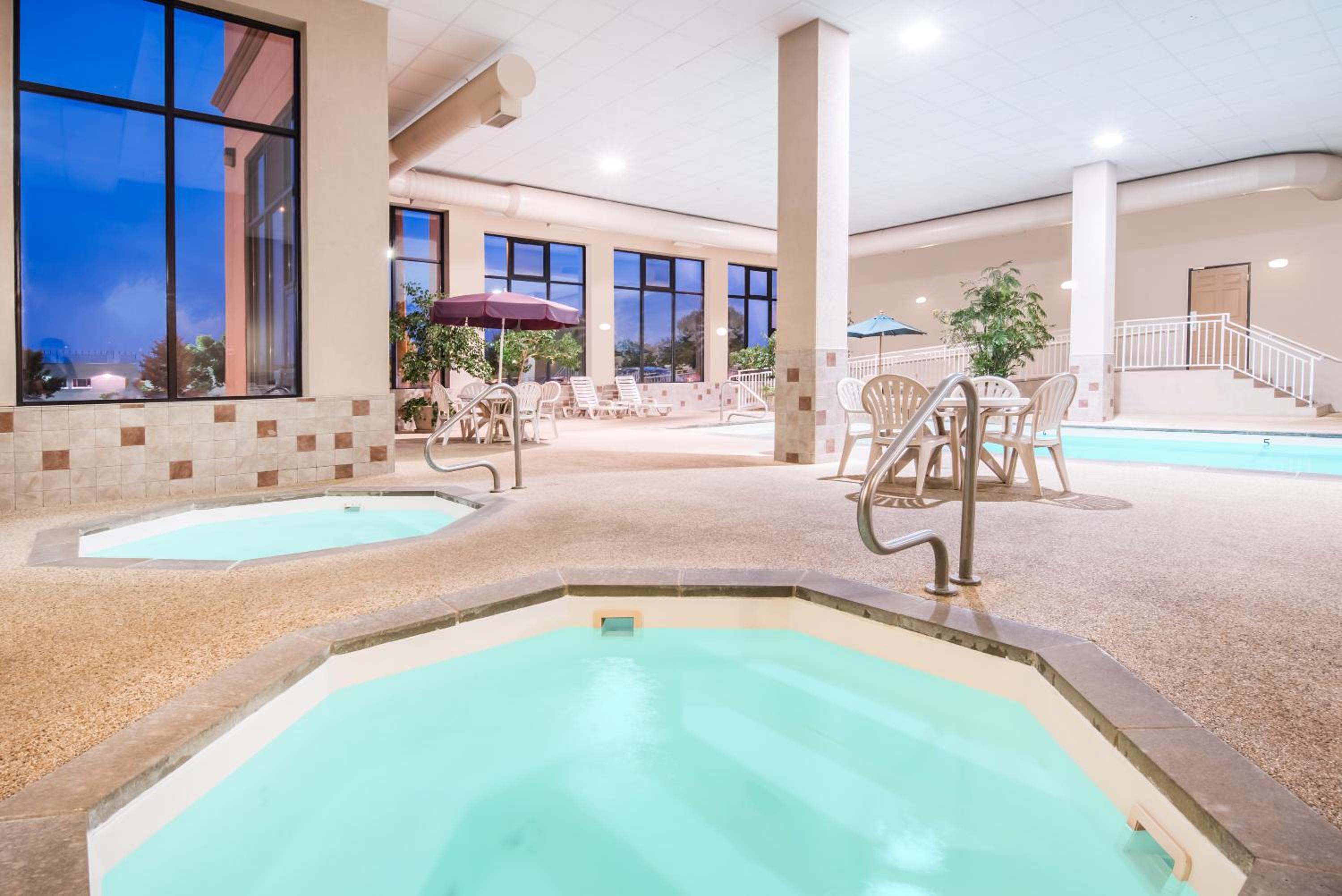 Elevation Inn & Suites, Trademark Collection by Wyndham Downtown Rapid City- Walking Distance To The Monument
