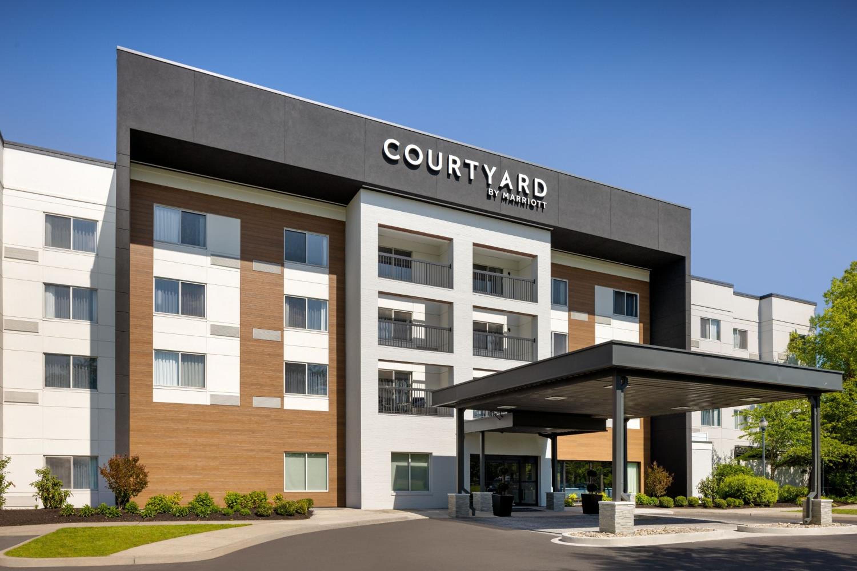 Courtyard Edison Woodbridge