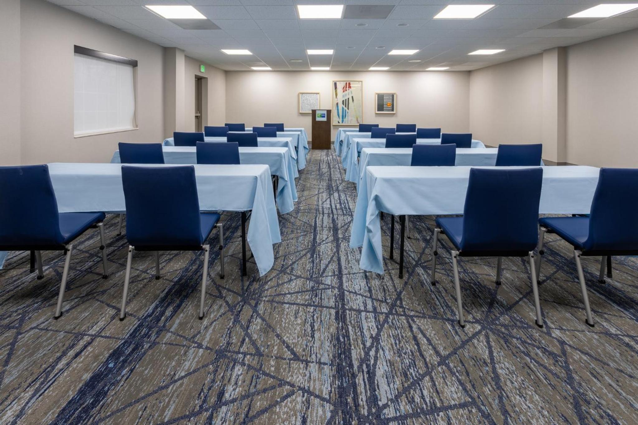 Holiday Inn Express Hotel & Suites Center Township by IHG