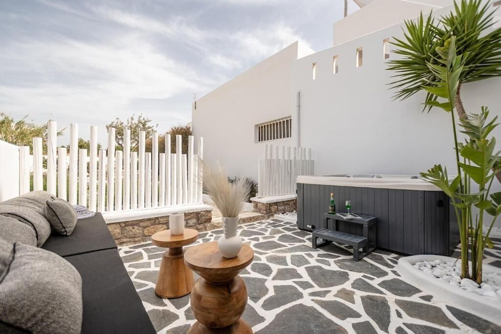 Almiriki Naxos Beachside Living