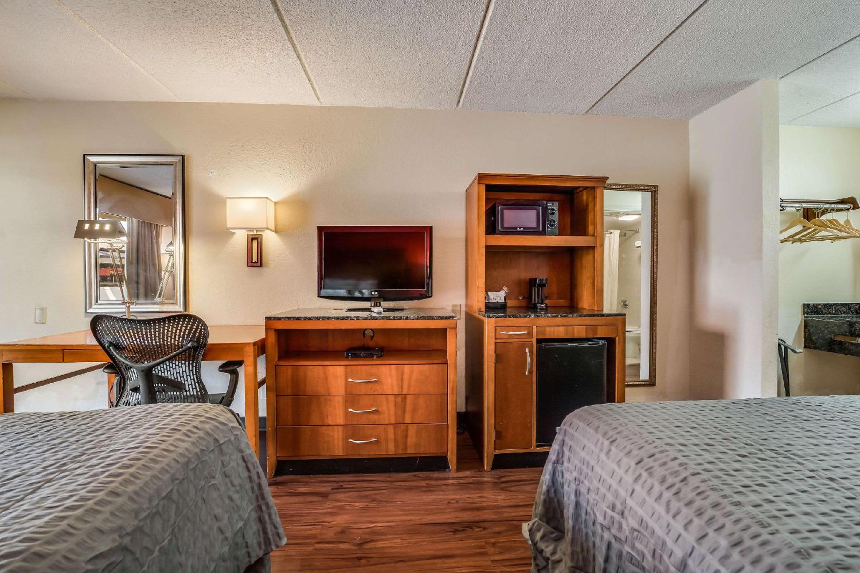 Econo Lodge Inn & Suites Griffin North