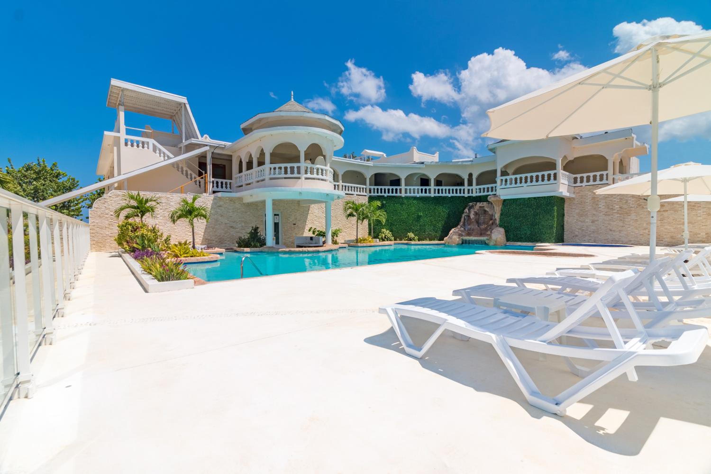 Travellers Beach Resort