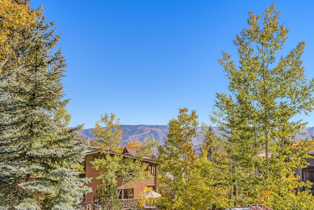 Laurelwood Condominiums