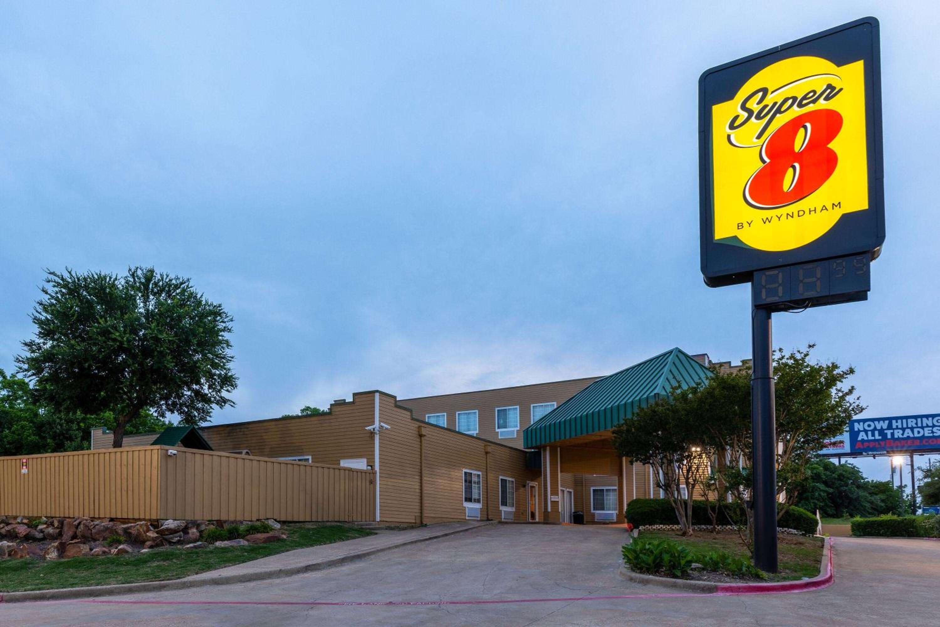 Super 8 by Wyndham Garland Rowlett East Dallas Area