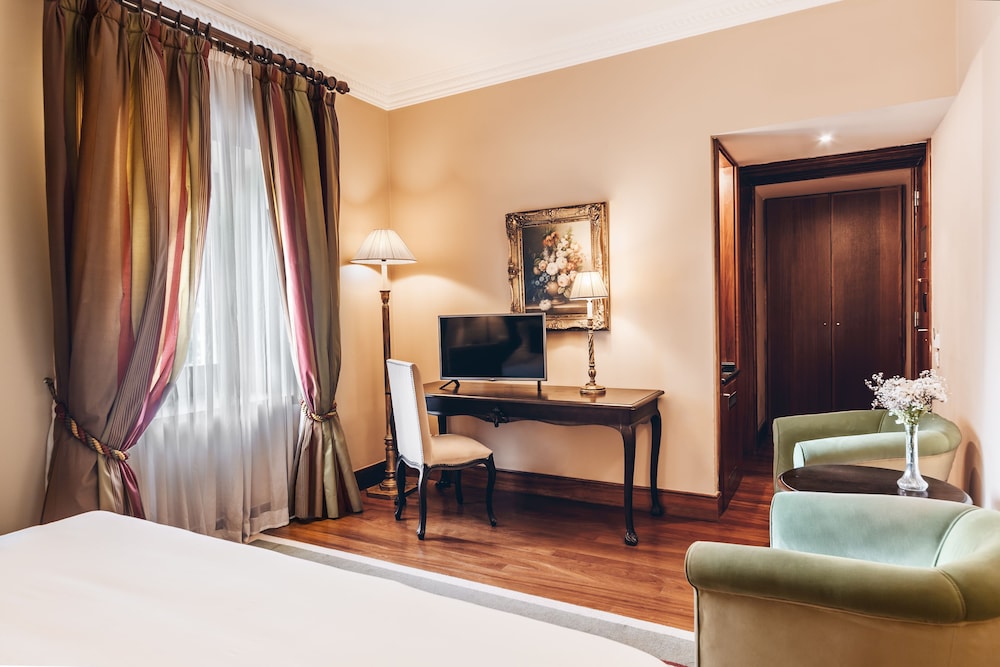 Convento do Espinheiro, Historic Hotel & Spa