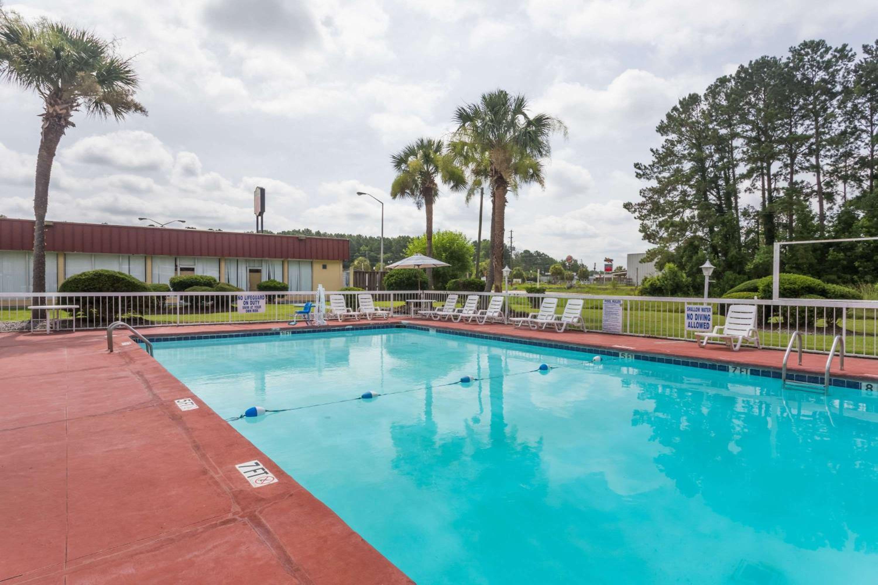 Super 8 by Wyndham Hardeeville - Savannah North