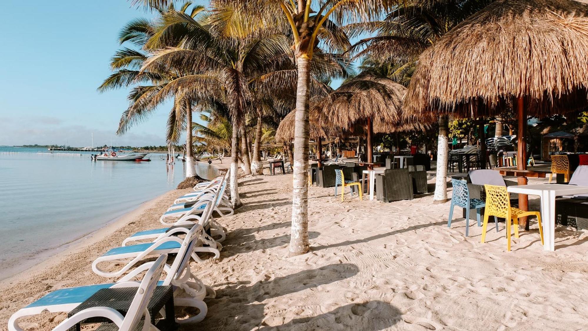 El Fuerte Beach Apartments