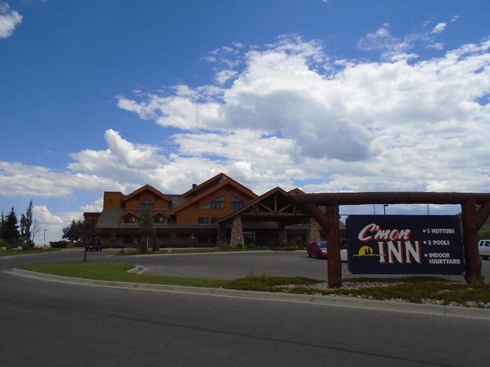 Casper C'mon Inn Hotel & Suites