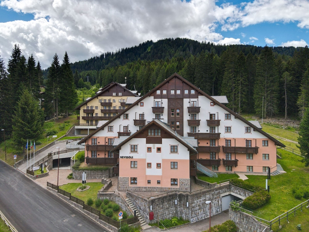 Neve Sole Folgarida 滨海度假公寓酒店