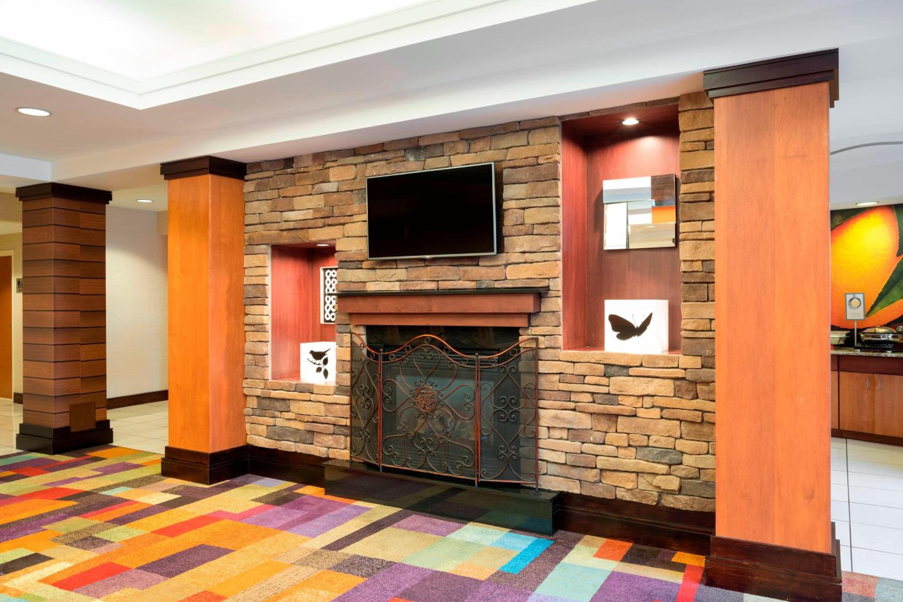 Fairfield Inn & Suites by Marriott State College