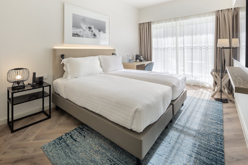 Crowne Plaza Caparica Lisbon by IHG