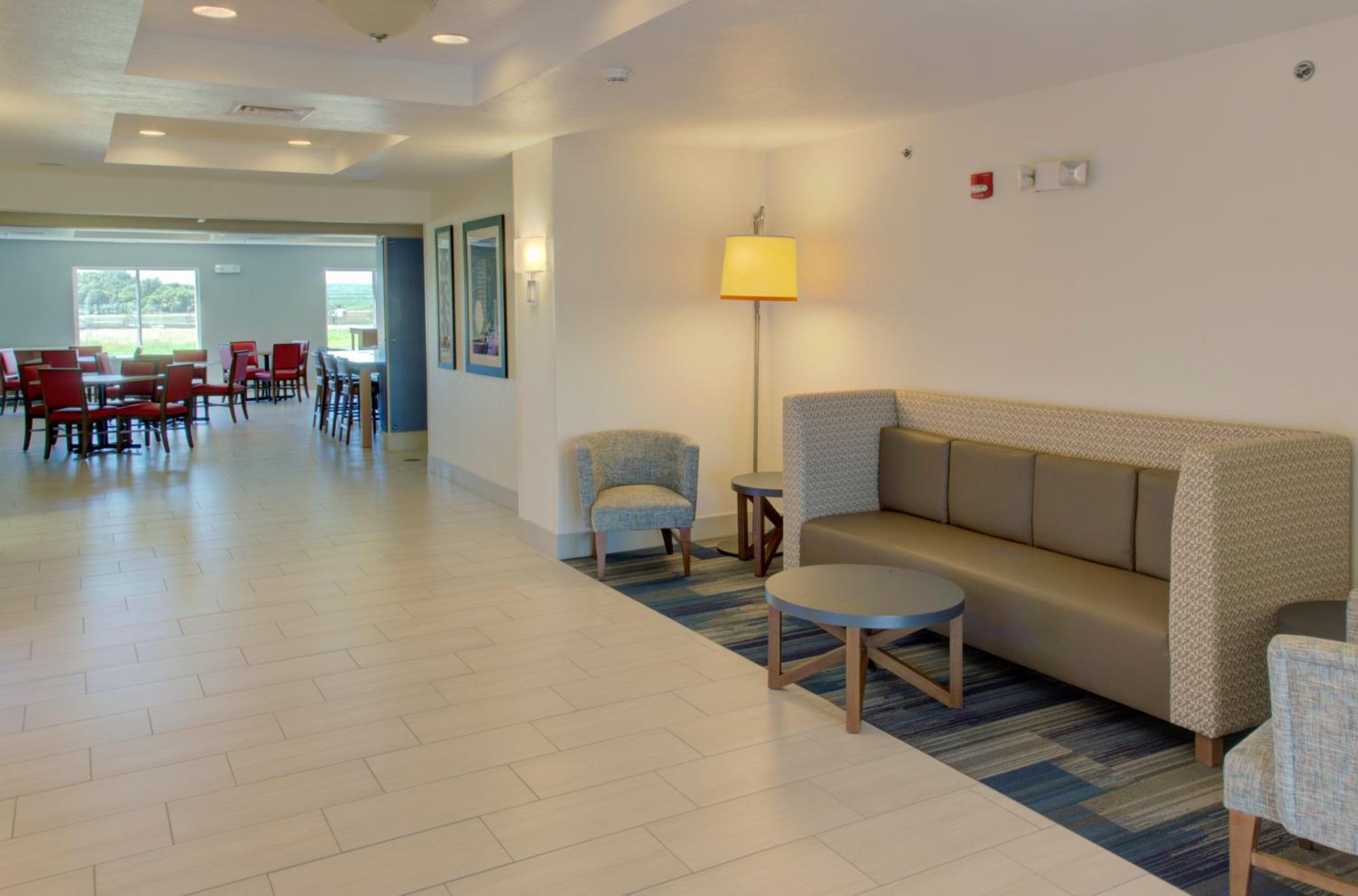Holiday Inn Express & Suites Le Mars by IHG