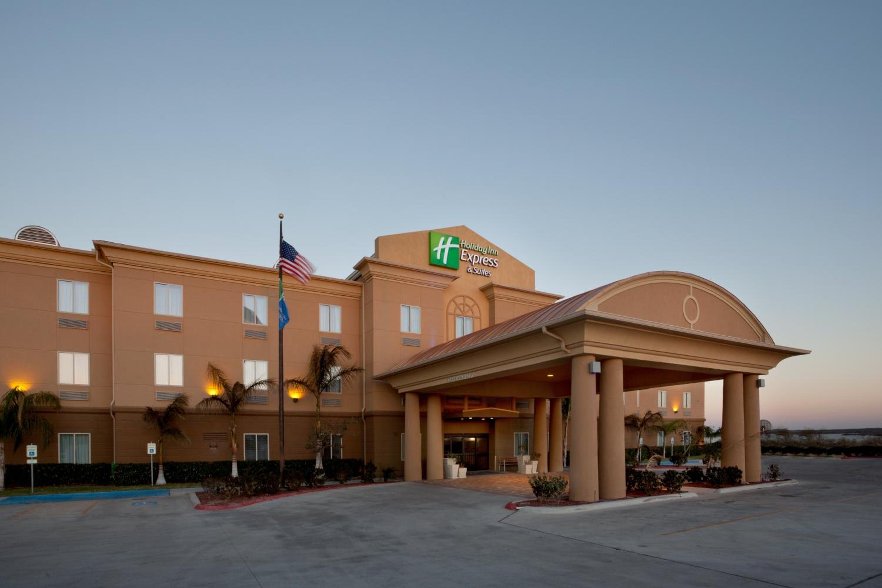 Holiday Inn Express Hotel & Suites Zapata by IHG