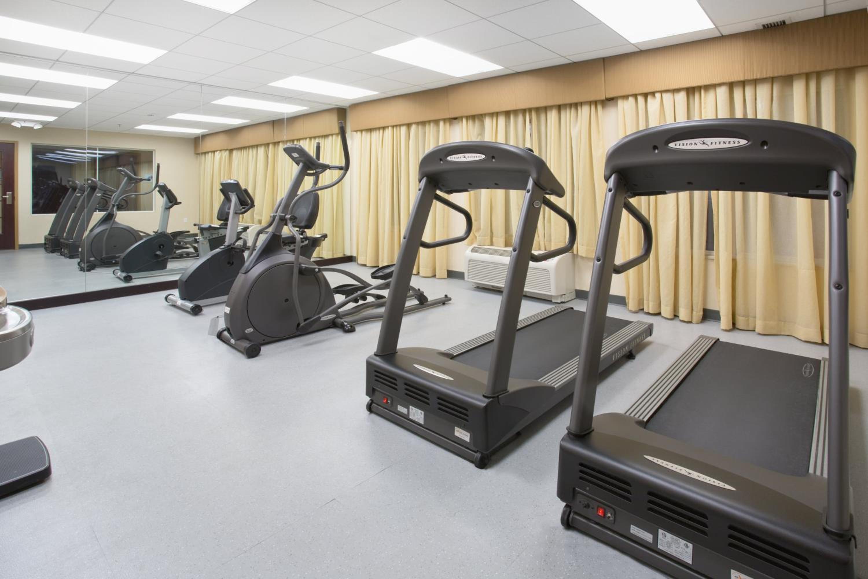 Holiday Inn Express Hotel & Suites Minot South by IHG