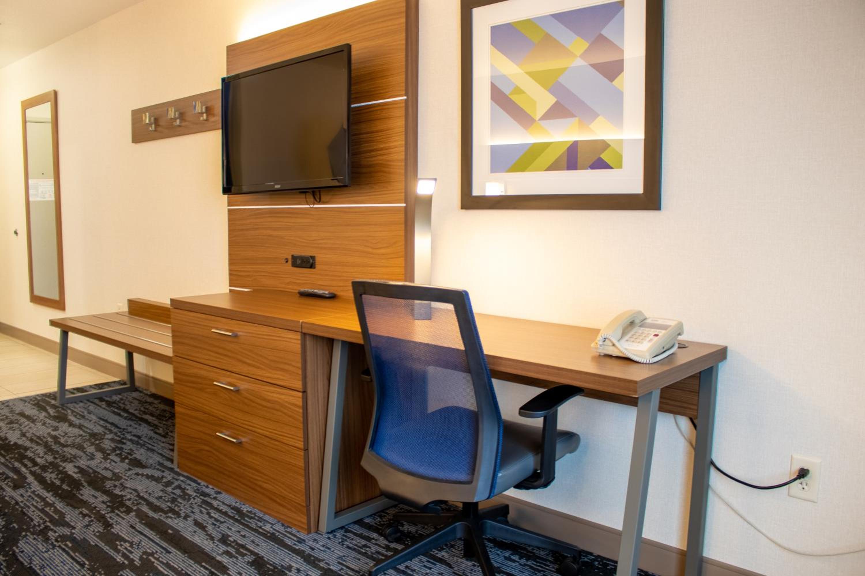 Holiday Inn Express & Suites Wausau by IHG