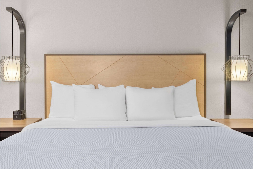 La Quinta Inn & Suites by Wyndham Ft. Pierce