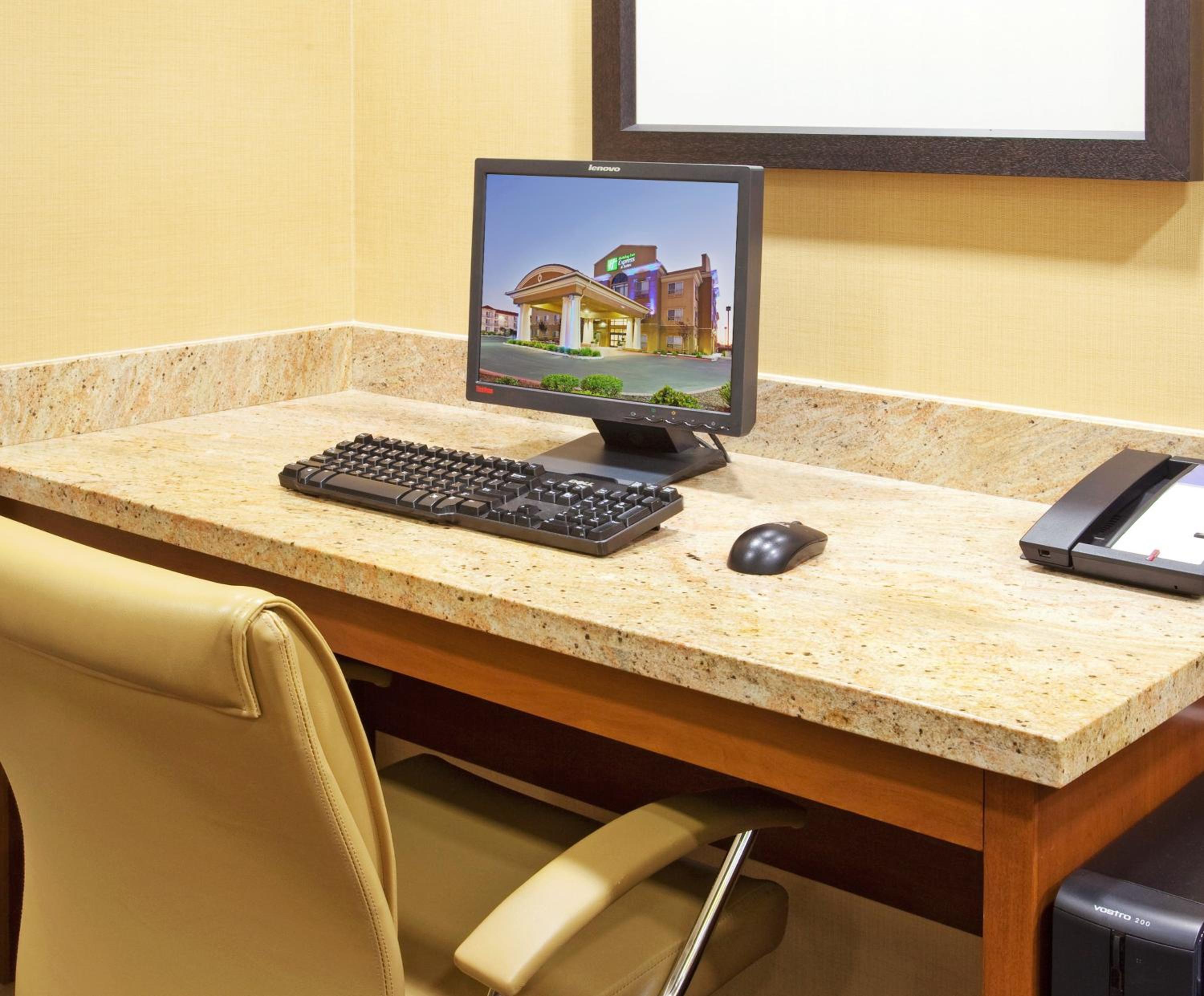 Holiday Inn Express & Suites Salinas by IHG