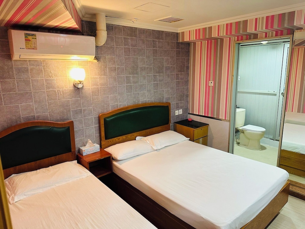 Comfort Quadruple Room, City View